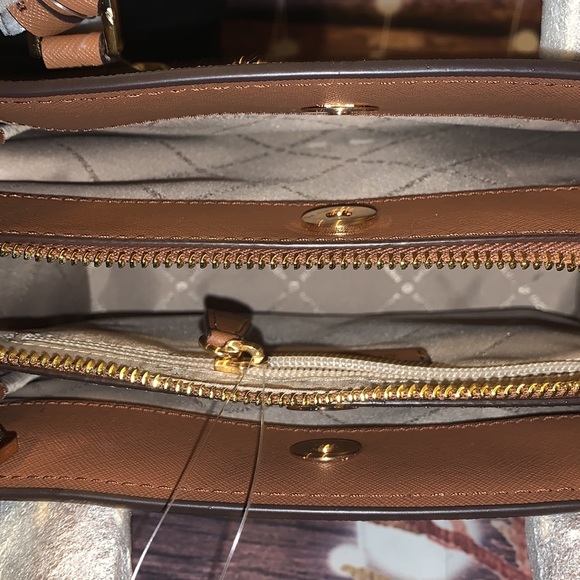 🌺 MICHAEL KORS 🌺 HOPE BROWN MEDIUM MESSENGER - Picture 6 of 8